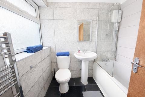 1 bedroom apartment to rent, Rayleigh Road (Bedroom 2), Thundersley, Benfleet, Essex, SS7