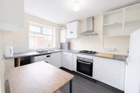 1 bedroom apartment to rent, Rayleigh Road (Bedroom 2), Thundersley, Benfleet, Essex, SS7
