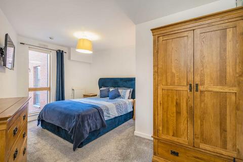 2 bedroom flat for sale, Hardwicks Square, London SW18