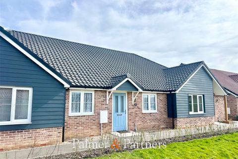 2 bedroom bungalow for sale, Parkgate Corner, Little Clacton, Clacton-on-Sea, Essex, CO16