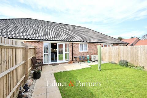 2 bedroom bungalow for sale, Parkgate Corner, Little Clacton, Clacton-on-Sea, Essex, CO16
