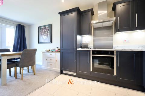 2 bedroom bungalow for sale, Parkgate Corner, Little Clacton, Clacton-on-Sea, Essex, CO16