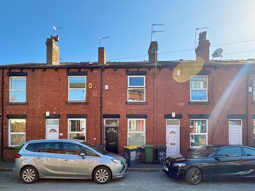 House in Leeds, West Yorkshire - View 2