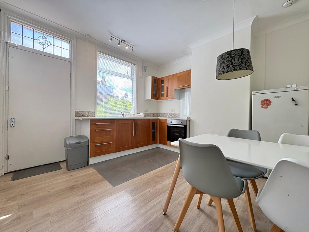 House in Leeds, West Yorkshire - View 4