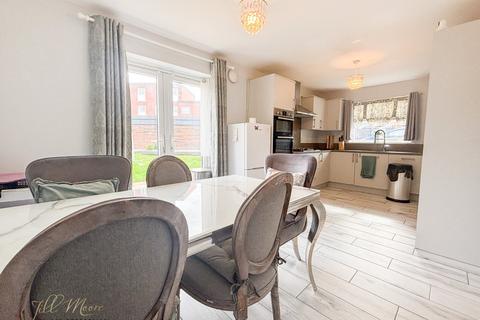 4 bedroom detached house for sale, Princess Anne Court, Washington NE38