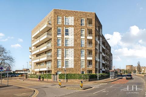 1 bedroom apartment for sale, Saddler House, Dagenham