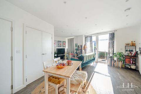 1 bedroom apartment for sale, Saddler House, Dagenham