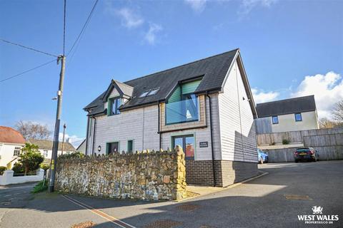 3 bedroom detached house for sale, Parrog Road, Newport