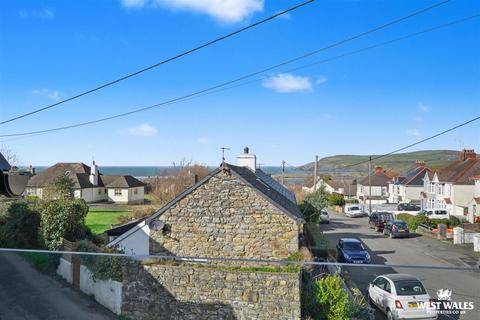 3 bedroom detached house for sale, Parrog Road, Newport