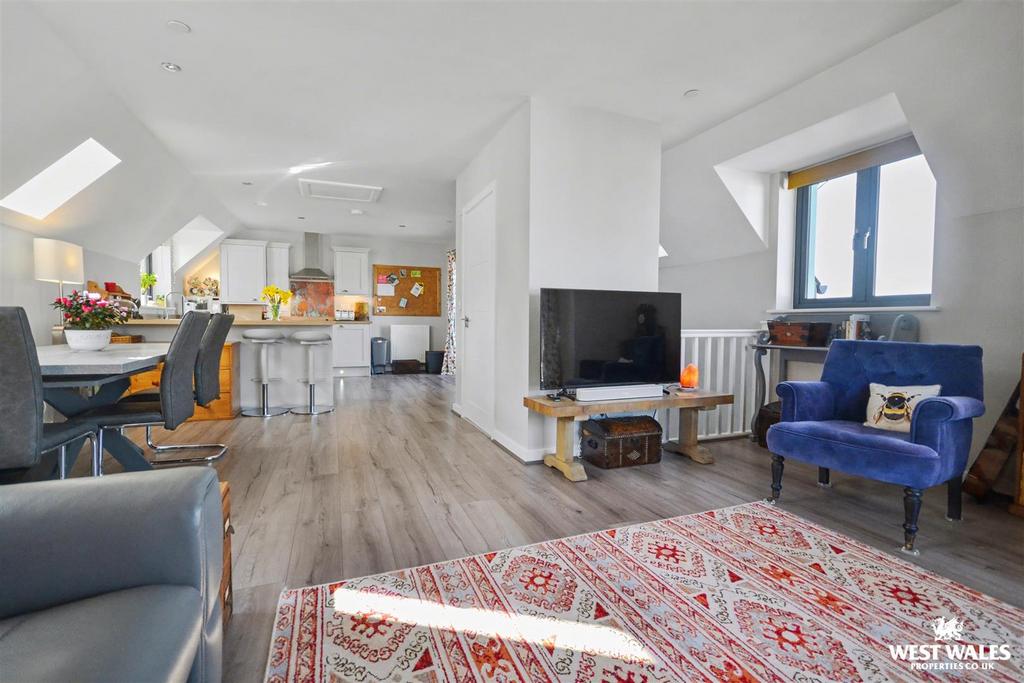 Living / Kitchen / Dining area