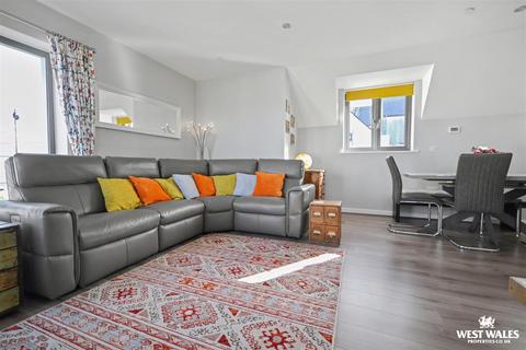 3 bedroom detached house for sale, Parrog Road, Newport