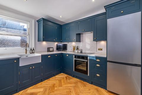 2 bedroom flat for sale, Putney Bridge Road, London, SW15