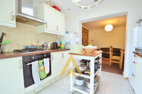 5 bedroom semi-detached house to rent, Lodgehill Road, Selly Oak, Birmingham B29