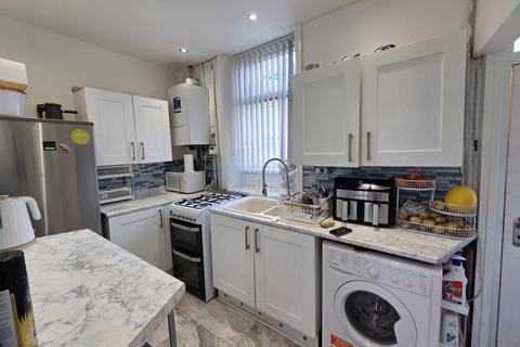 3 bedroom terraced house for sale, Washington Street, BD8 9QP
