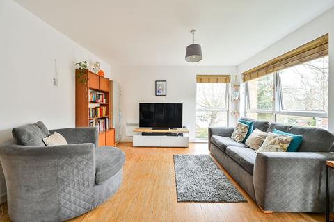 2 bedroom flat for sale, Highwood Close, East Dulwich, London, SE22
