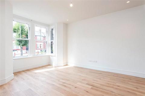 4 bedroom terraced house for sale, Warwick Road, London, N11