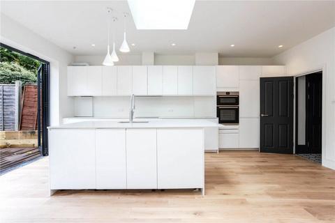 4 bedroom terraced house for sale, Warwick Road, London, N11