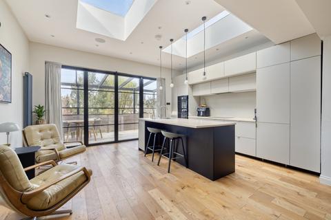 undefined, Carlingford Road, Morden SM4