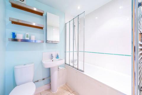 2 bedroom flat to rent, Homefield Road, Wimbledon Village, London, SW19