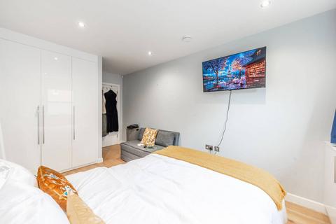 1 bedroom flat for sale, Clifton Walk, Hammersmith, London, W6