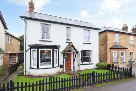 4 bedroom detached house to rent, Albany Road, Hersham, Walton-on-Thames, Surrey KT12