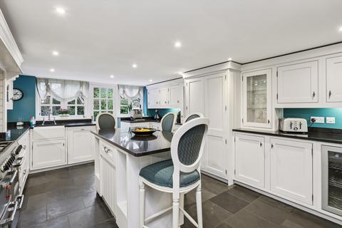 4 bedroom detached house to rent, Albany Road, Hersham, Walton-on-Thames, Surrey KT12