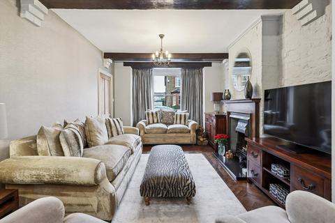 4 bedroom detached house to rent, Albany Road, Hersham, Walton-on-Thames, Surrey KT12