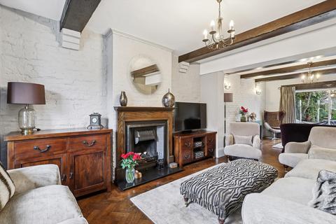 4 bedroom detached house to rent, Albany Road, Hersham, Walton-on-Thames, Surrey KT12