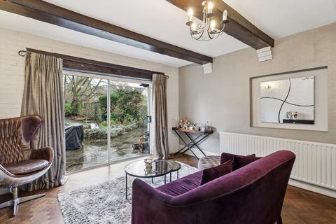 4 bedroom detached house to rent, Albany Road, Hersham, Walton-on-Thames, Surrey KT12