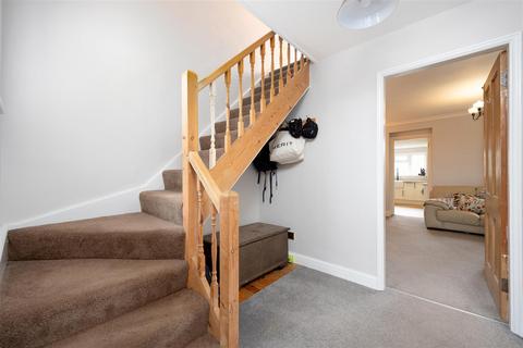 undefined, New Terrace, Staverton
