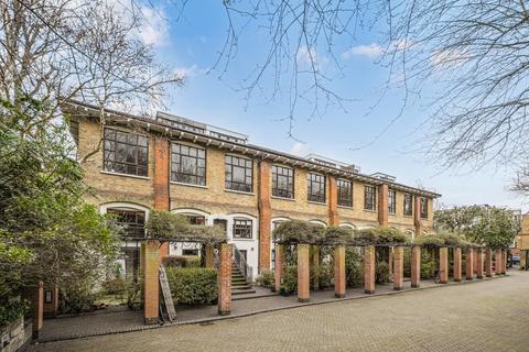 Vicarage Crescent, London, SW11