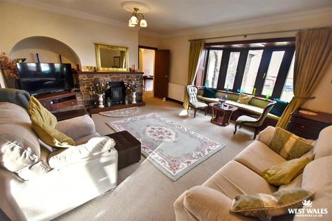 4 bedroom detached bungalow for sale, Osborn Park, Neyland, Milford Haven