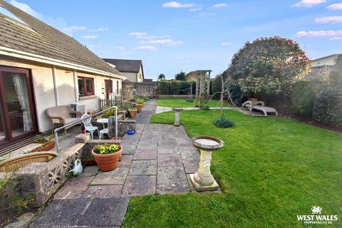 4 bedroom detached bungalow for sale, Osborn Park, Neyland, Milford Haven