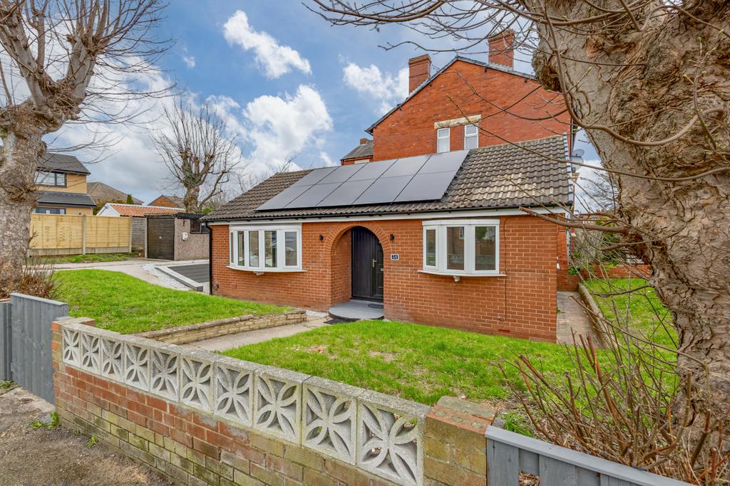 2 Bedroom Detached Bungalow for Sale