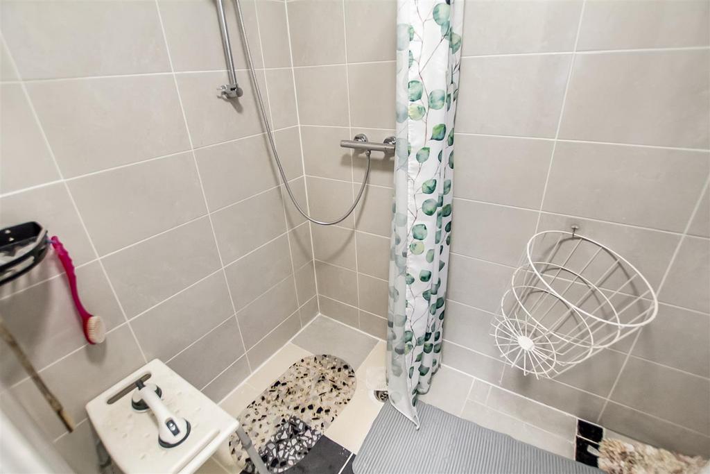 En-Suite Wet Room/WC