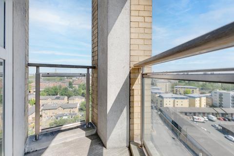 2 bedroom apartment to rent, Westferry Circus, E14