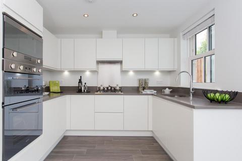 3 bedroom flat to rent, Carew Road, Northwood HA6