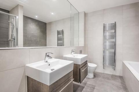 3 bedroom flat to rent, Carew Road, Northwood HA6