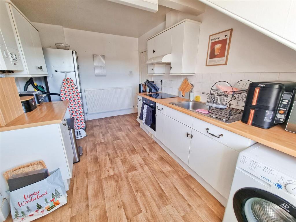 Kitchen 1.jpg