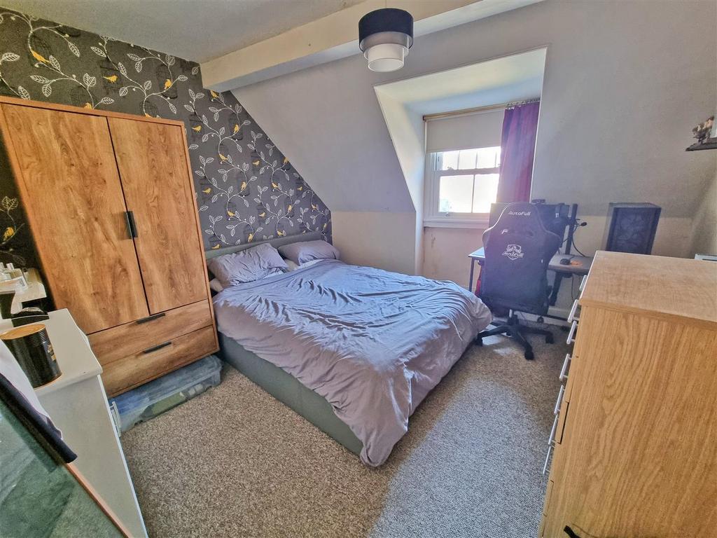 Bedroom 1.jpg
