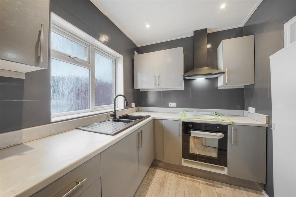 130 Abbotts Drive - uf TBBai Sx S6lz UX51 X90.jpg
