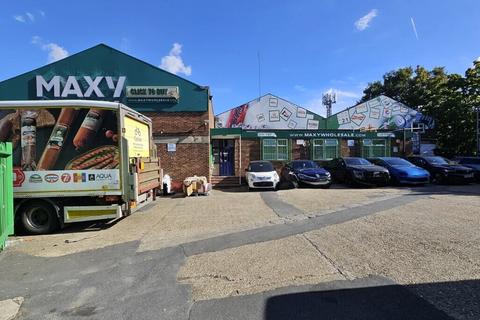 Warehouse to rent, Westmoreland Rd London NW9 9RL