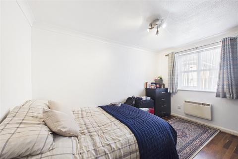 undefined, Worcester Gardens, Slough, Berkshire, SL1