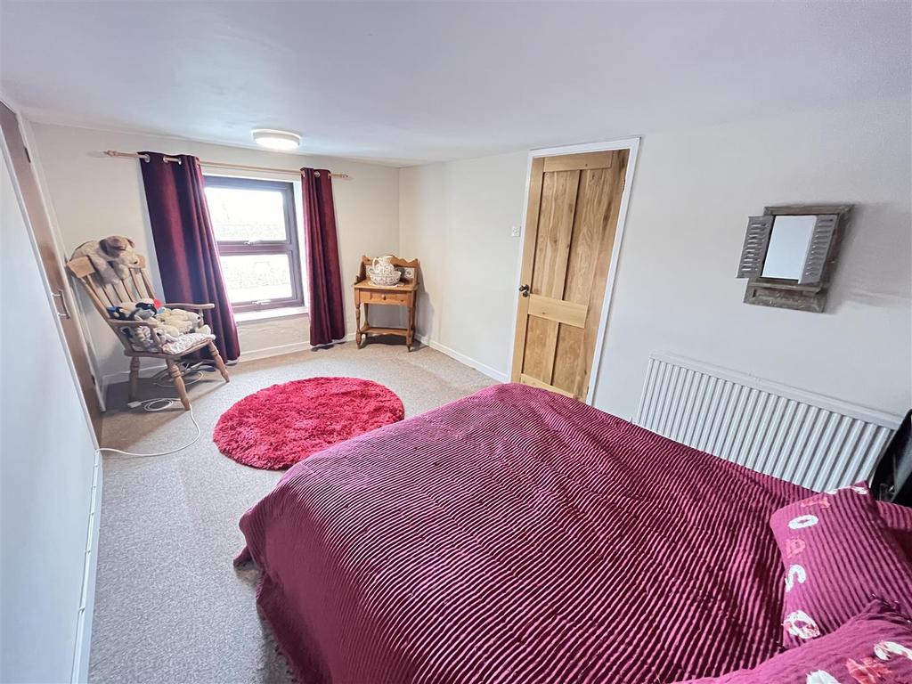 Front bedroom 2