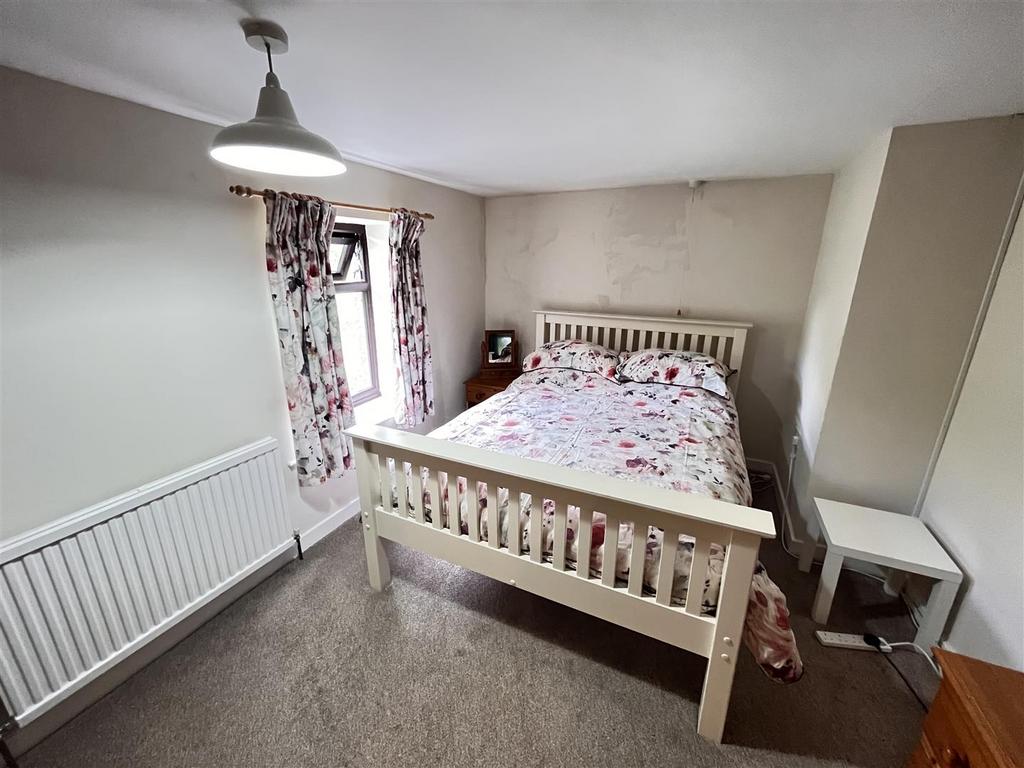 Rear bedroom 4