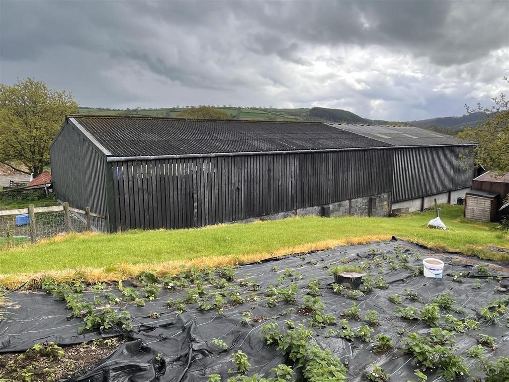 Modenr barns rear.jpg