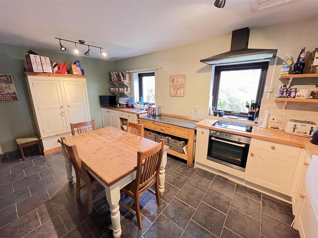 Kitchen 3.jpg