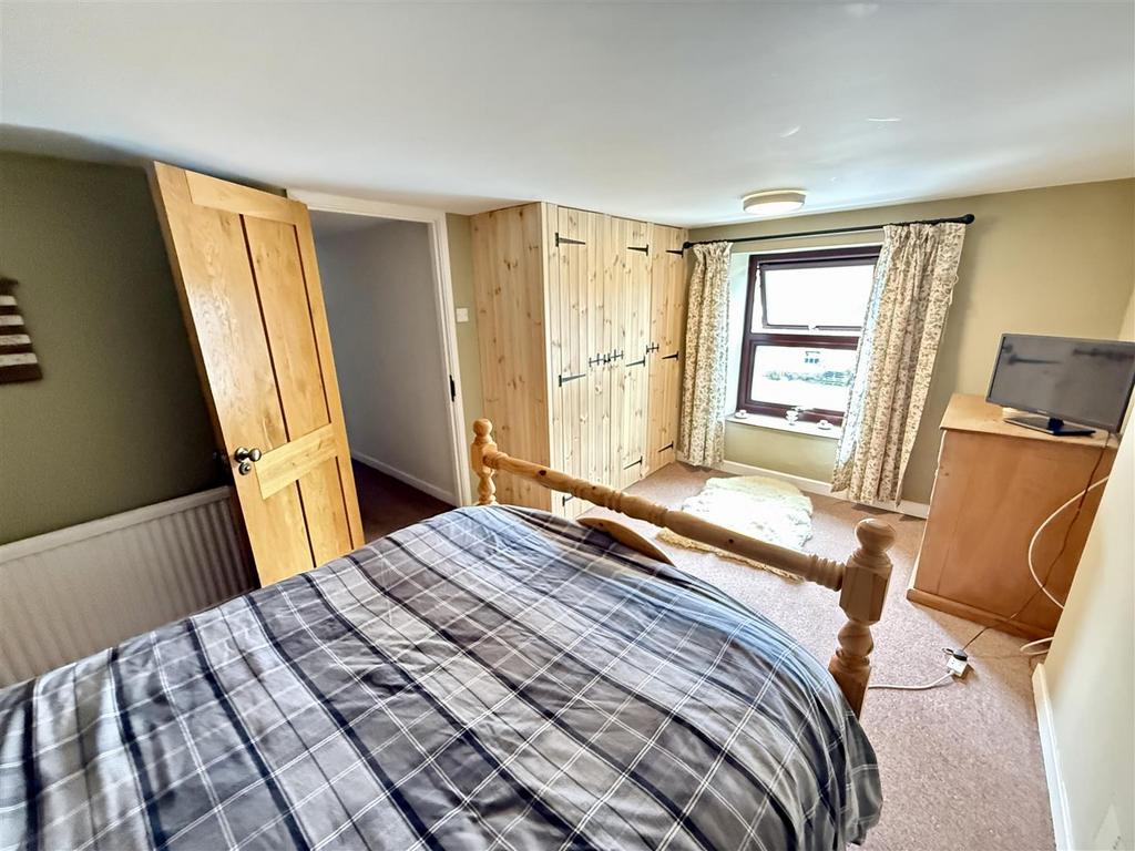 Front bedroom 1