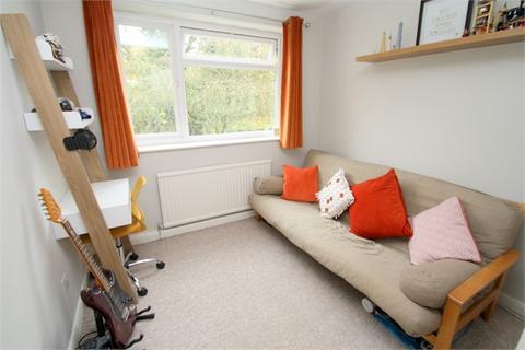2 bedroom apartment to rent, Vivienne House, STAINES-UPON-THAMES, TW18