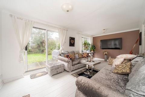 undefined, Staniland Drive, Weybridge KT13
